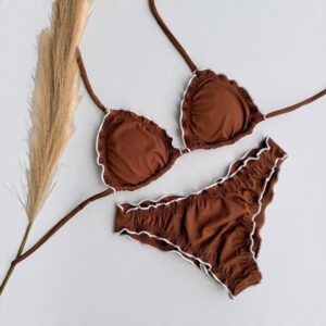 Conjunto de bikini Brasileño top triángulo + bottom culote push up chocolate borde blanco Kai maia