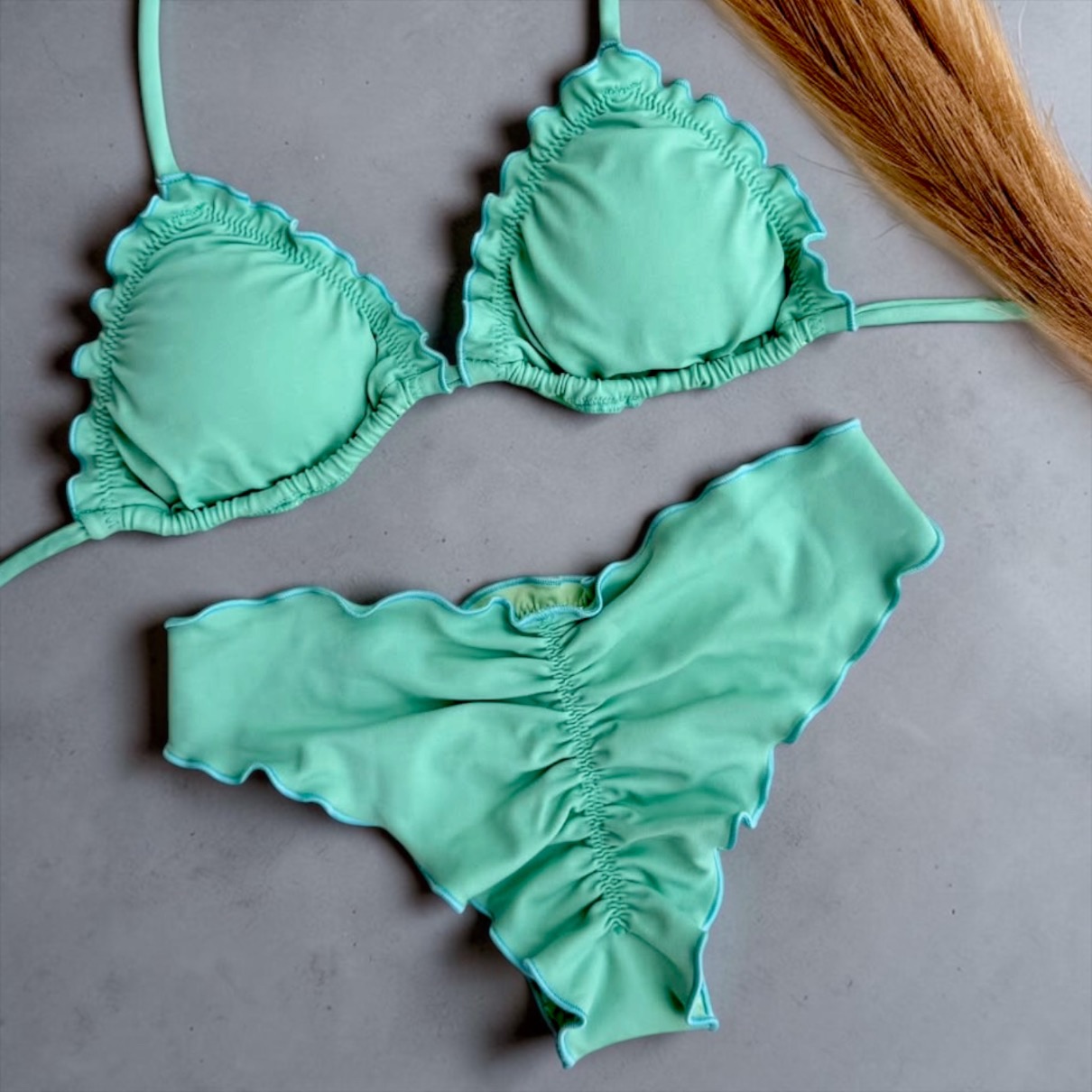 Conjunto de bikini Brasileño top triángulo + bottom culote push up menta crema Kai maia